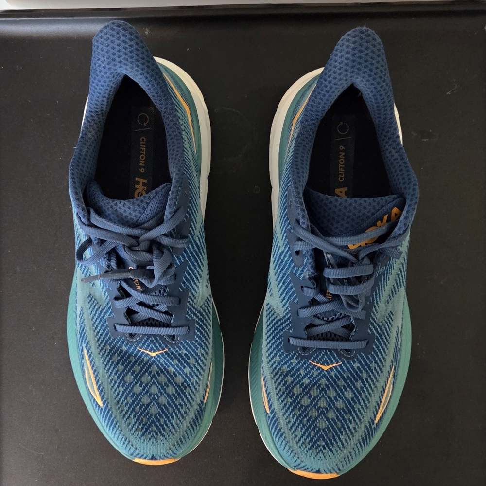 EUC Hoka Clifton 9 Running Shoes - Picture 4 of 16